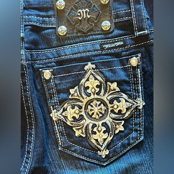 Miss me (NWOT) size 27 low-rise rhinestone embellished & rhinestone button - Picture 3 of 10